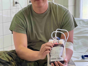 Pro krev do kasáren. Mobilní odběrový tým z FN Olomouc oslovil mezi vojáky desítky prvodárců