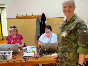 Pro krev do kasáren. Mobilní odběrový tým z FN Olomouc oslovil mezi vojáky desítky prvodárců