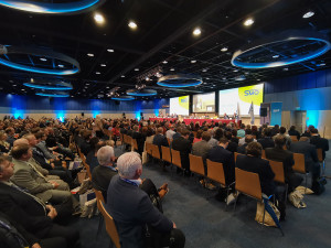 Prezident Pavel zavítal poprvé do Olomouce. Diskutoval se starosty a sklidil aplaus kongresového sálu