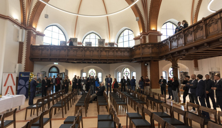 size5-16843348893125-124-fotogalerie-cerveny-kostel-se-stane-novym-kulturnim-centrem-olomouce