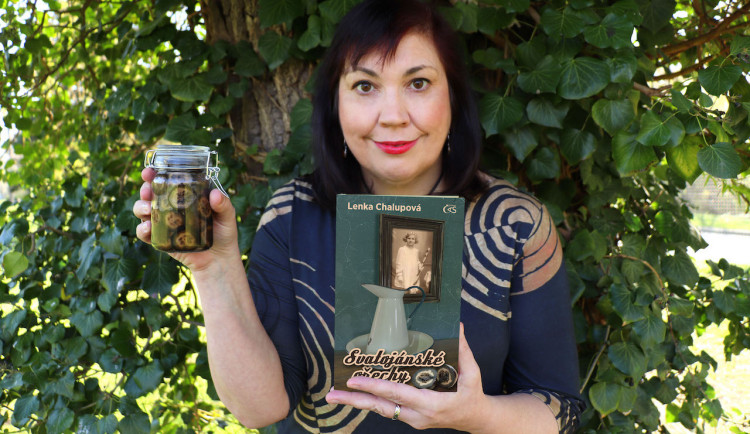Lenka Chalupová, autorka knihy Svatojánské ořechy i se sklenkou svatojánských ořechů