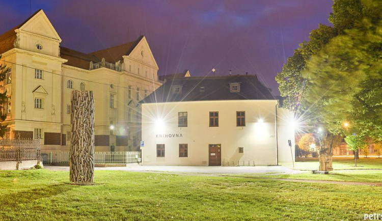 Budova prostějovské knihovny má sto let. Tehdejší střelnici dělníci postavili za pouhé tři měsíce