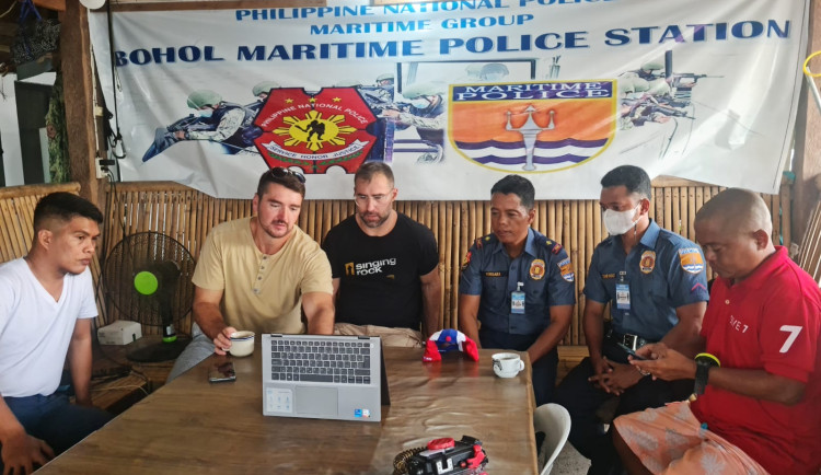 Čeští ochranáři a námořní policie Maritime Group Bohol