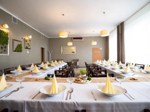 Kvalitní poctivá kuchyně, prostory pro jakoukoliv akci a kompletní servis. To je prostějovská restaurace U Tří bříz