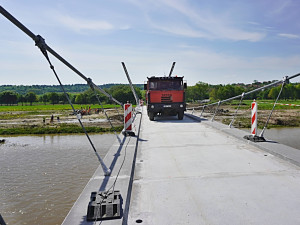 O prázdninách budou hotové další dva úseky cyklostezky Bečva. Lávka u Ústí prošla zátěžovou zkouškou