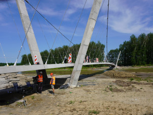 O prázdninách budou hotové další dva úseky cyklostezky Bečva. Lávka u Ústí prošla zátěžovou zkouškou