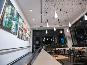 ART RUBIKON na Tabulovém vrchu propojuje kavárnu, galerii a vzdělávací centrum v unikátní prostor