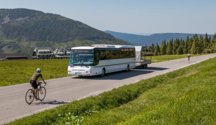 Už zítra startuje sezóna cyklobusů, svezou vás na Šerlich i do Toulovcových maštalí