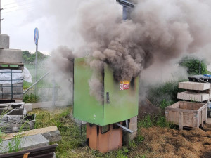 Na Přerovsku hořela trafostanice, do akce zamířila i Sněhurka