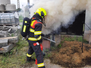Na Přerovsku hořela trafostanice, do akce zamířila i Sněhurka