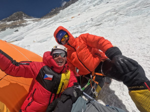 Lékařka Eva Perglerová úspěšně zdolala nejvyšší horu světa Mount Everest jako teprve třetí Češka