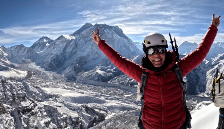 Lékařka Eva Perglerová úspěšně zdolala nejvyšší horu světa Mount Everest jako teprve třetí Češka