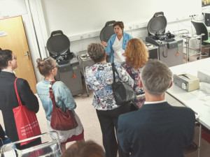 Se zpracováním krve pomáhá ve FN Olomouc automatický systém. Novinku má jako první v republice