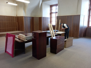 V kapli v olomouckém vojenském objektu září nové oltářní memento. Obraz malovala umělá inteligence