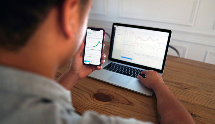 Dva a půl milionu fuč. Muže z Přerovska ošálila falešná analytička při investicích do kryptoměn