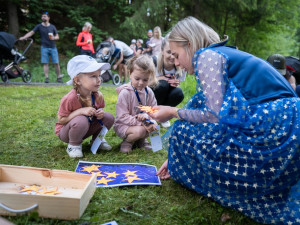 TIP NA VÍKEND: Ve Velkých Karlovicích na děti čeká Pohádková cesta lesem. V okolí je i řada naučných stezek