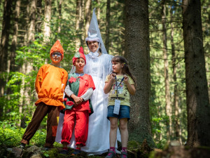 TIP NA VÍKEND: Ve Velkých Karlovicích na děti čeká Pohádková cesta lesem. V okolí je i řada naučných stezek
