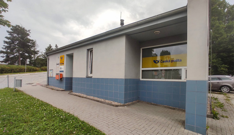Zrušení čeká také pobočku České pošty u vjezdu do areálu Fakultní nemocnice Olomouc na Hněvotínské ulici