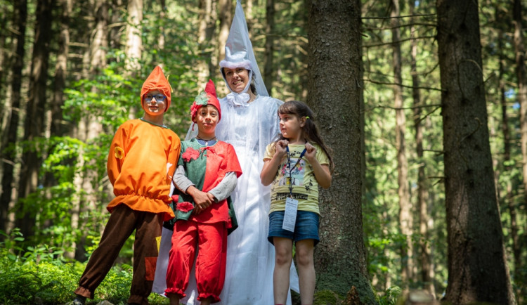 TIP NA VÍKEND: Ve Velkých Karlovicích na děti čeká Pohádková cesta lesem. V okolí je i řada naučných stezek
