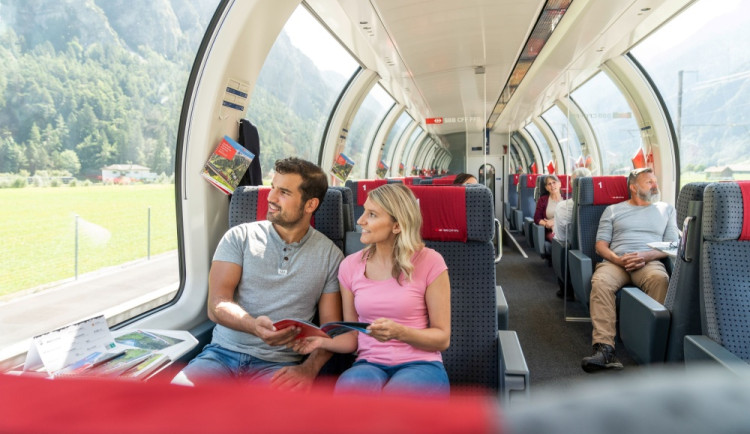 Od neděle 11. června by měl přes Přerovsko a Hranicko projíždět spoj Porta Moravica i se švýcarskými panoramatickými vozy