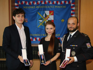 Přerovští policisté dostali medaile za záchranu života ze zadýmených prostor
