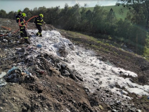 Další požár na skládce v Hradčanech. Tentokrát byl menšího rozsahu