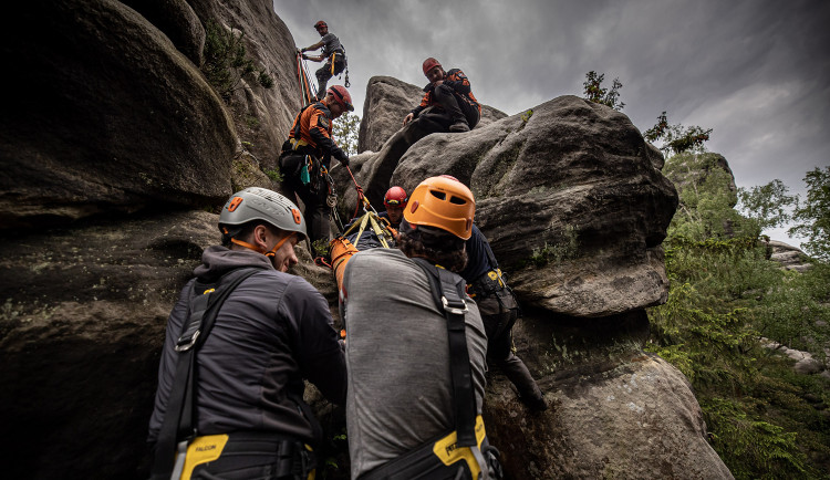 Hasiči z Královéhradeckého kraje si dali do těla, náročné cvičení prověřilo jejich připravenost
