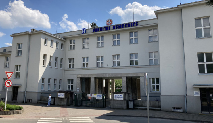 Hradecká nemocnice jako první v republice používá novou metodu u pacientů s masivním krvácením