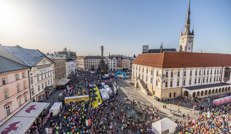 Bambini run, myšlenky na rekord i dopravní omezení. Půlmaraton po třinácté ovládne Olomouc