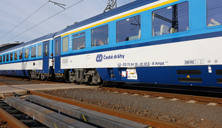 Na trase Stará Paka - Kunčice se bude opravovat most, vlaky tady budou mít stopku