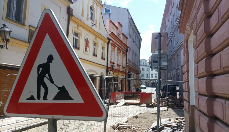 V Hradci jsou rozkopané některé ulice na Velkém náměstí a ještě chvíli budou