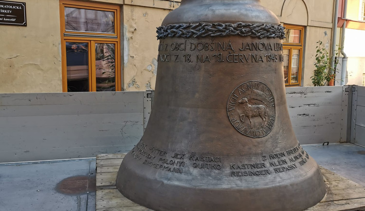 Od masakru na Švédských šancích uplynulo 78 let. Přerov přivítá zvony, na kterých jsou jména dětských obětí