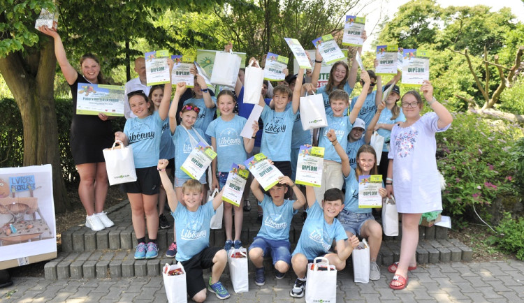 Školáci z Královéhradeckého kraje tvořili zvířata z odpadků, kraj rozdal odměny