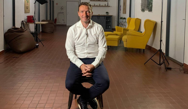 size3-size4-16215439894397-139-byvaly-reprezentant-smicer-stahl-kandidaturu-na-predsedu-fotbalove-asociace