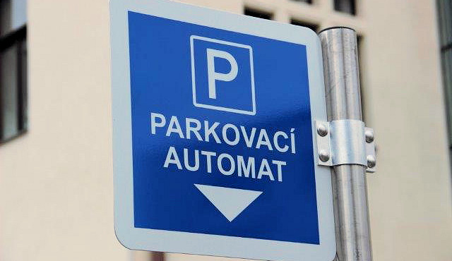 Placení parkovného v Náchodě bude jednodušší, do hry vstupuje bezkontaktní varianta