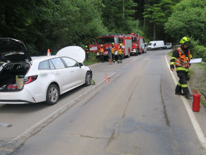 Záchranářský vrtulník letěl do Kopřivné pro školáka. Na kole vjížděl na hlavní silnici a srazil se s autem