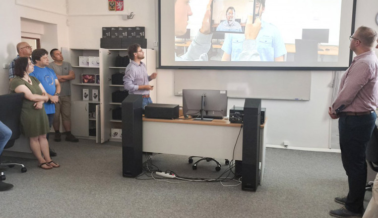 Střední průmyslová škola elektrotechnická a obchodní akademie (SPŠE a OA) v Mohelnici nově nabízí i výuku s využitím virtuální a rozšířené reality.