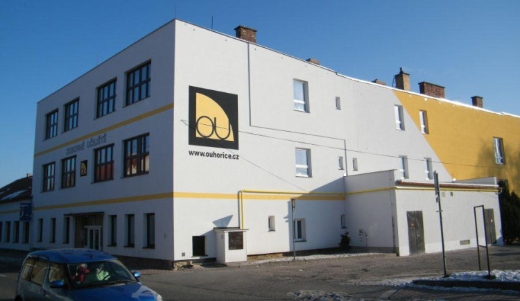 Školáky nahradí v létě na některých krajských školách řemeslníci