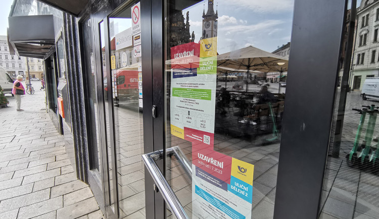 Pobočka České pošty na Horním náměstí v Olomouci je zavřená