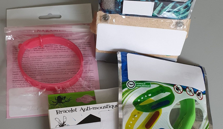 size3-16883284999996-241-video-lide-si-stezovali-na-nefukcni-naramky-proti-komarum-jsou-k-nicemu-potrvrdili-odbornici
