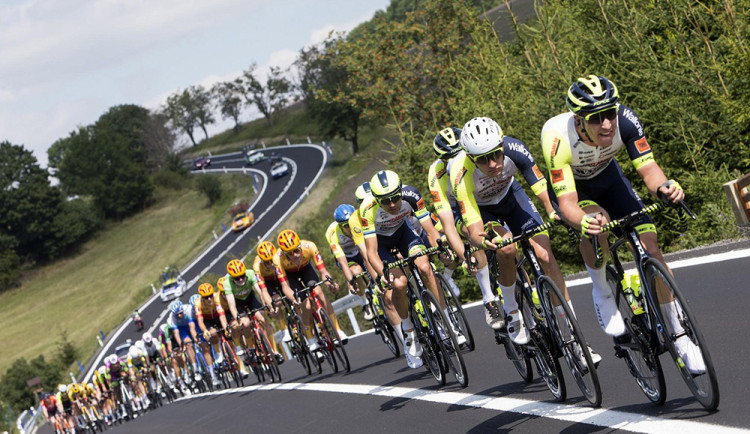 Čtyřnásobný vítěz Tour de France otestuje jesenické kopce. Na etapák v kraji dorazí Chris Froome