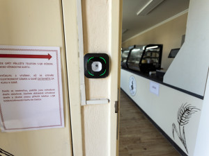 FOTOGALERIE: Na nákup s QR kódem. První bezobslužná prodejna v kraji funguje v Měrotíně