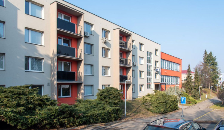 Budova R v areálu FN Olomouc, kde sídlí Klinika ústní, čelistní a obličejové chirurgie