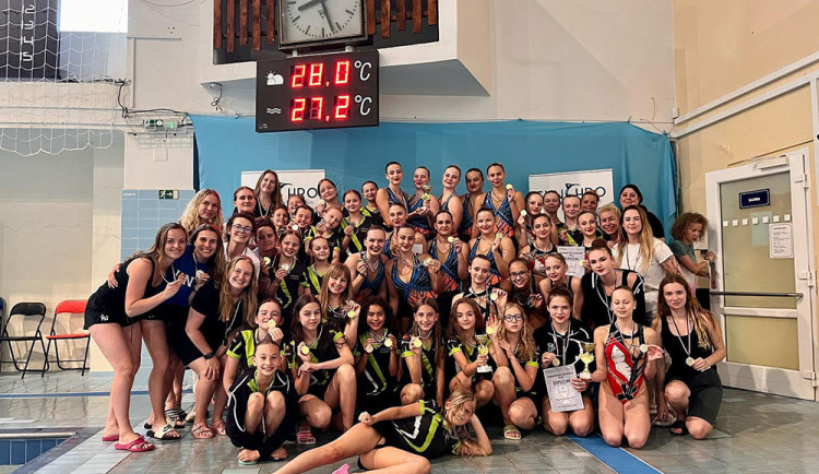 Zlatá tečka za náročnou sezonou. Olomoucké akvabely se vyznamenaly na domácím závodě