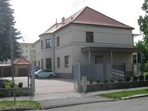 Prostějovská fara u sv. Petra a Pavla byla budována před devadesáti lety. Nyní prošla rozsáhlou opravou