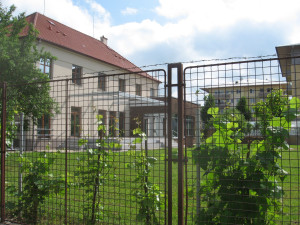 Prostějovská fara u sv. Petra a Pavla byla budována před devadesáti lety. Nyní prošla rozsáhlou opravou