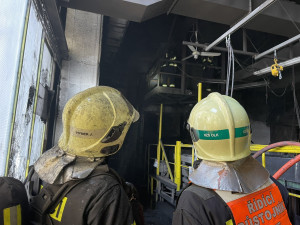 Hasiči likvidují požár ve Slévárně v Řepčíně. Museli zasahovat v dýchacích přístrojích