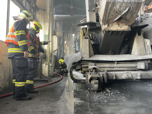 Hasiči likvidují požár ve Slévárně v Řepčíně. Museli zasahovat v dýchacích přístrojích