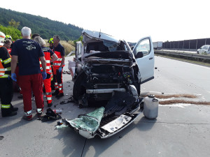 Dálnice D1 byla u Hranic ve směru na Prahu kvůli vážné nehodě uzavřená. Pro zraněného letěl vrtulník