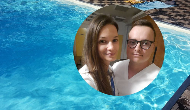 Manželé lékaři vyrazili na koupaliště ve Znojmě. Při odpočinku zachránili tonoucí dítě